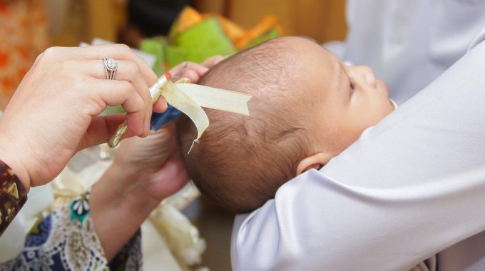 Cukur Rambut Bayi