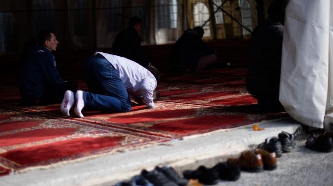 Mohon Petunjuk Dengan Solat Sunat Istikharah (Panduan Lengkap Melaksanakannya)